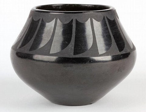 Blackware : San Eldelfonso Blackware Vase by Marie & Julian Martinez #209 SOLD