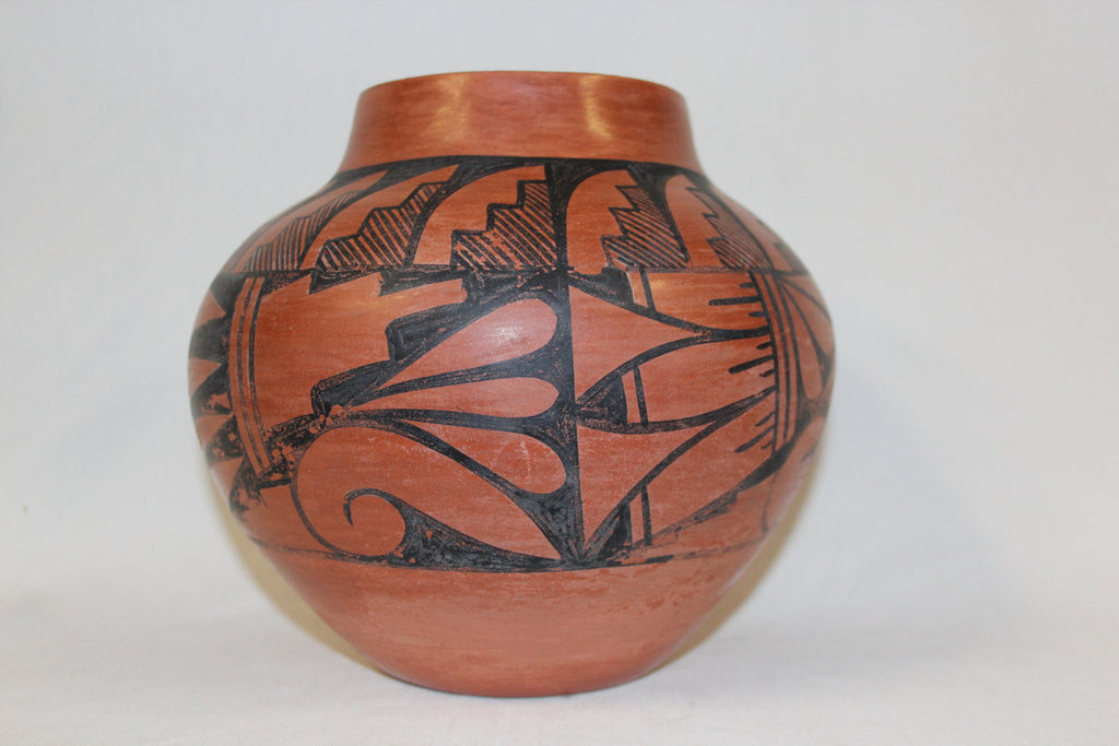 Pottery Jar : Native American jemez Pottery Jar, signed by Donald Chinana #123