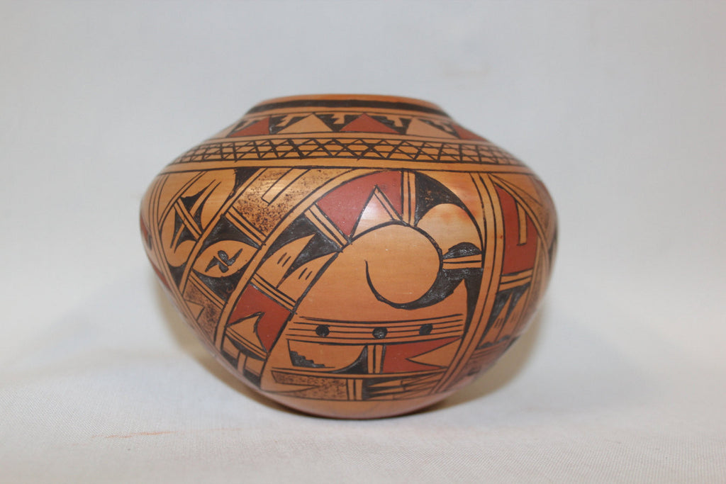 Hopi Pottery : Native American Hopi Pottery Jar, signed by Emma Naha #150