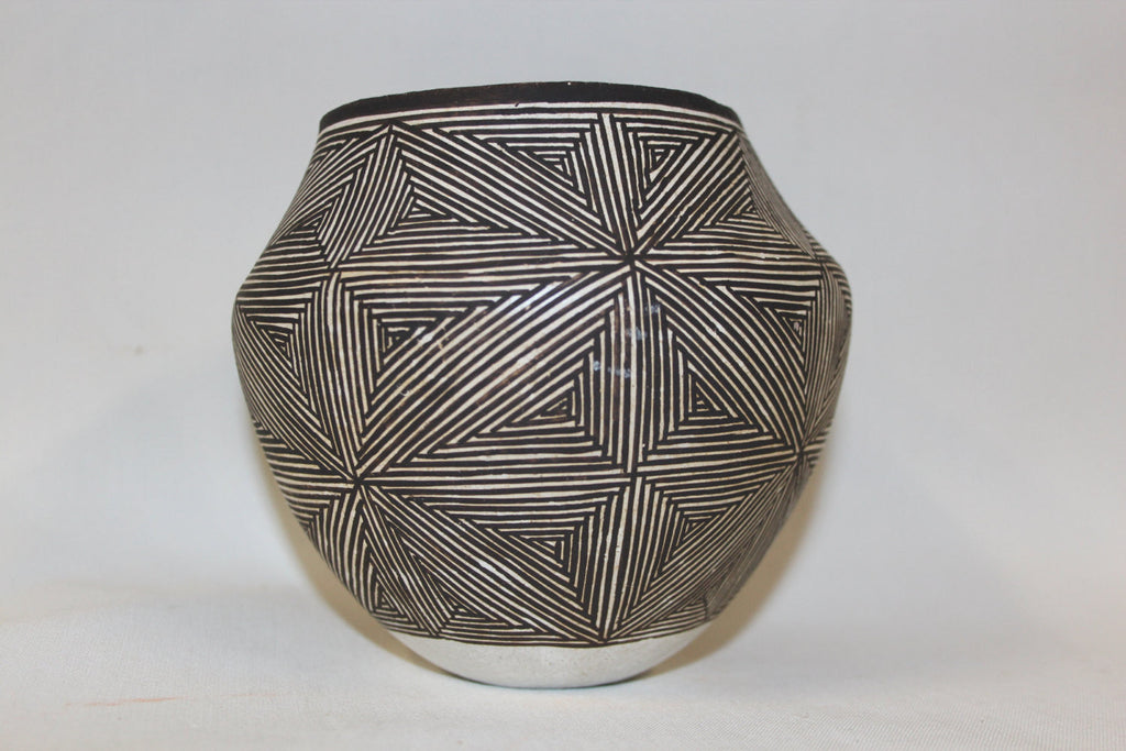 Acoma Pottery : Native American Acoma Pottery Jar, by Lucy Lewis #175