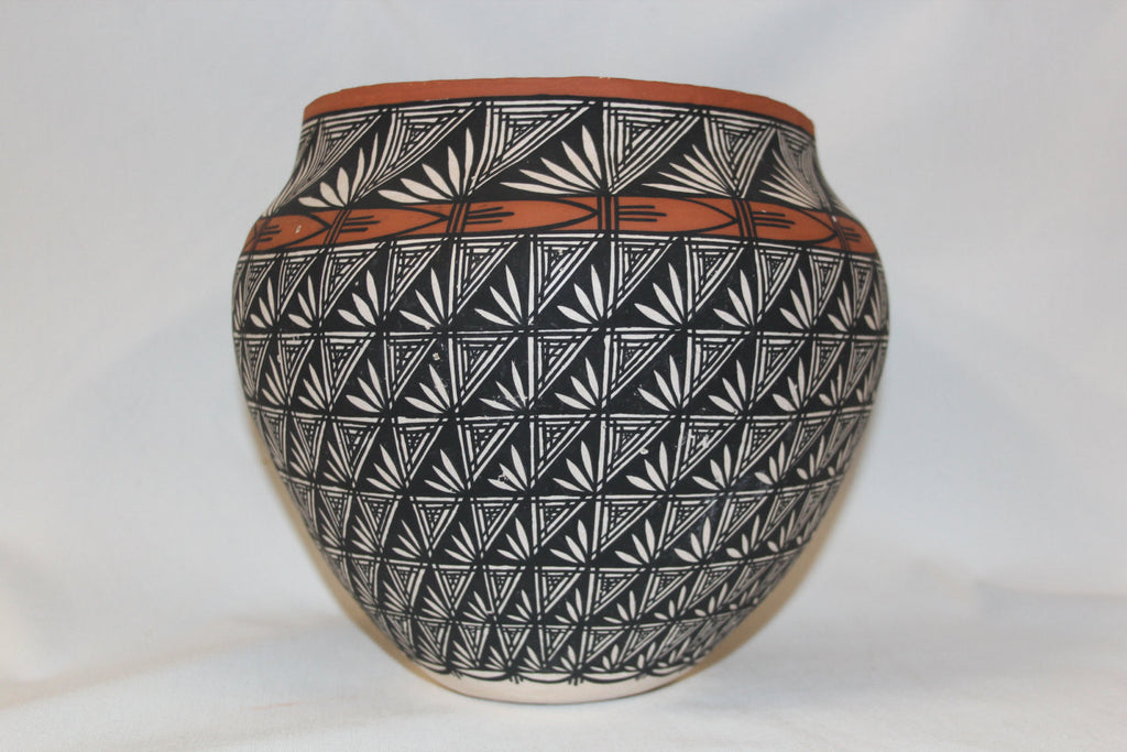 Pottery :  Excellent Native American Acoma Pottery Jar, by I. Chino #181