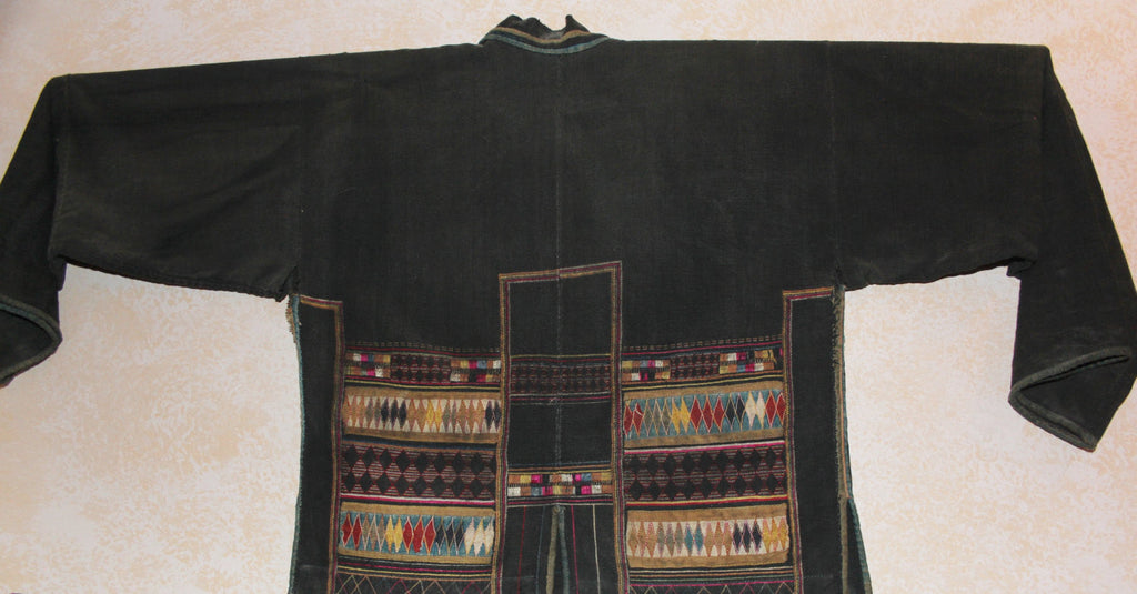 Handmade Blouse : Extremely Fine Akha Hand Embroidered Ladies Blouse From Northern Thailand #423