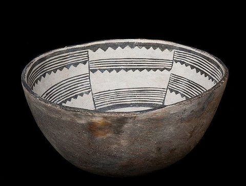 Geometric Bowl : An Outstanding Fine Mimbres Geometric Bowl, 1100AD #432 Sold